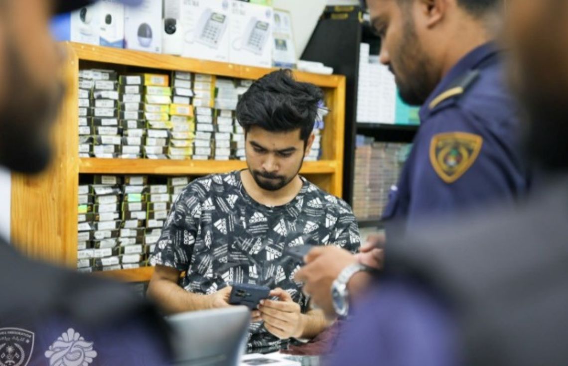 ޤަވާއިދާ ޚިލާފަށް ހިންގާ 66 ބިދޭސީ ވިޔަފާރިއެއް ބަންދުކޮށް ވުޒާރާއިން ފިޔަވަޅު އަޅައިފި