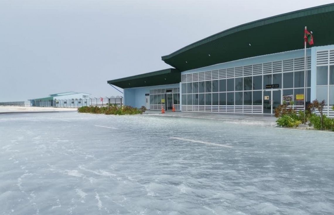 ހޯރަފުށީގައި ހުންނަ މޯލްޑިވިއަންގެ އޮފީސް ފަޅާލައި، ކާގޯ 2 ފޮށިގަނޑު ވަގަށް ނަގައިފި