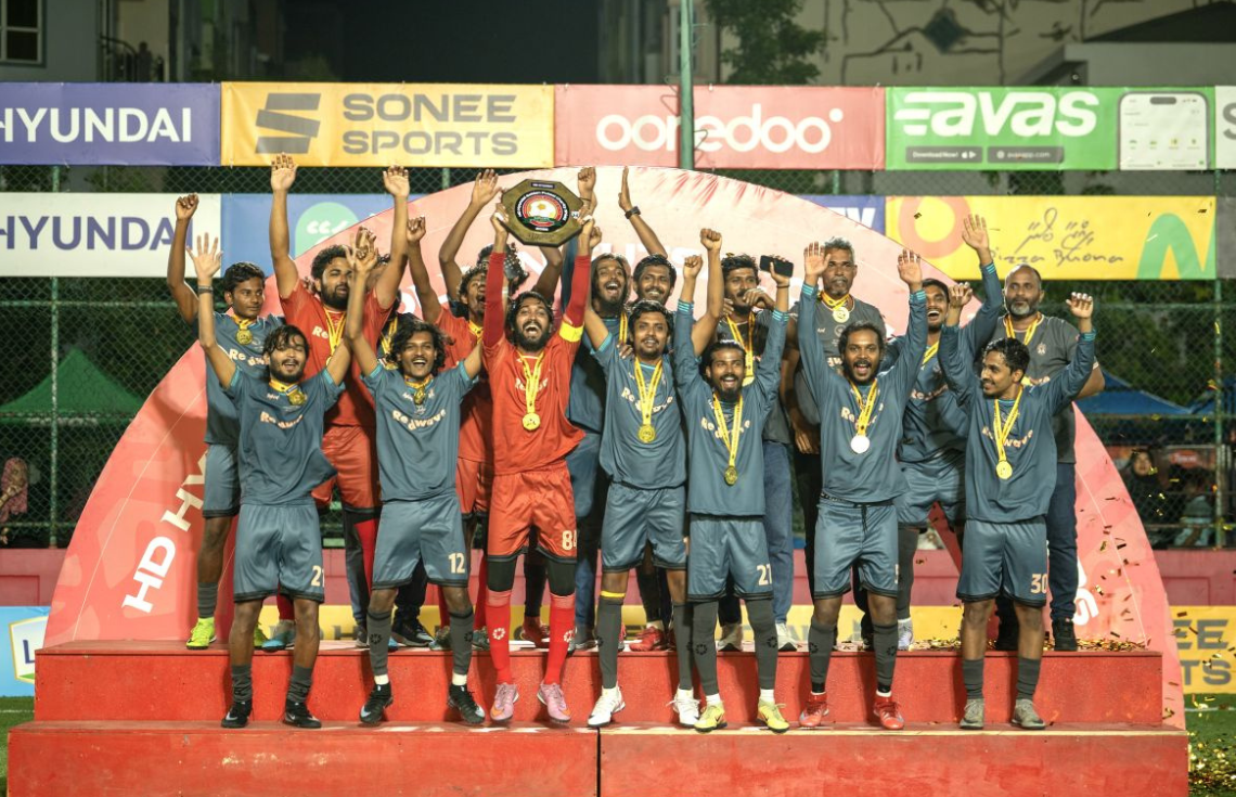 ޕެނަލްޓީ ޖަހައިގެން ކާށިދޫ ބަލިކޮށް އޭދަފުށިން ގޯލްޑަންގެ ޗެރިޓީ ޝީލްޑް އުފުލާލައިފި