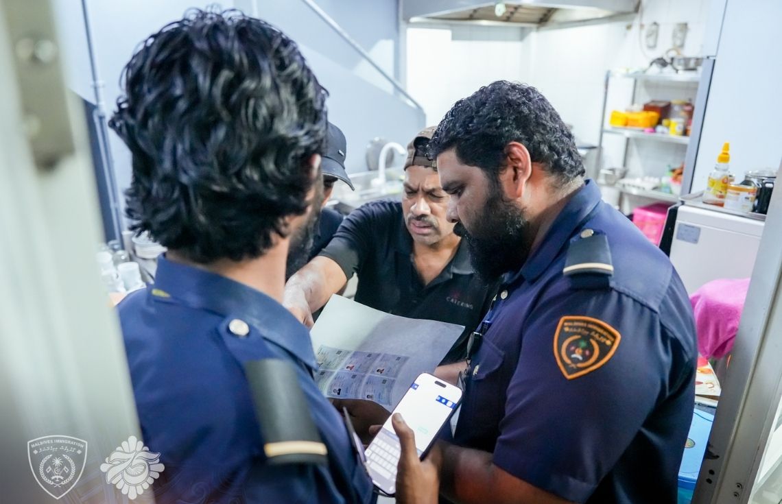 މާލޭގައި ޤަވާއިދާ ޚިލާފަށް އުޅެމުންދިޔަ ދެ ބިދޭސީއަކު އިމިގްރޭޝަނުގެ ބެލުމުގެ ދަށަށް