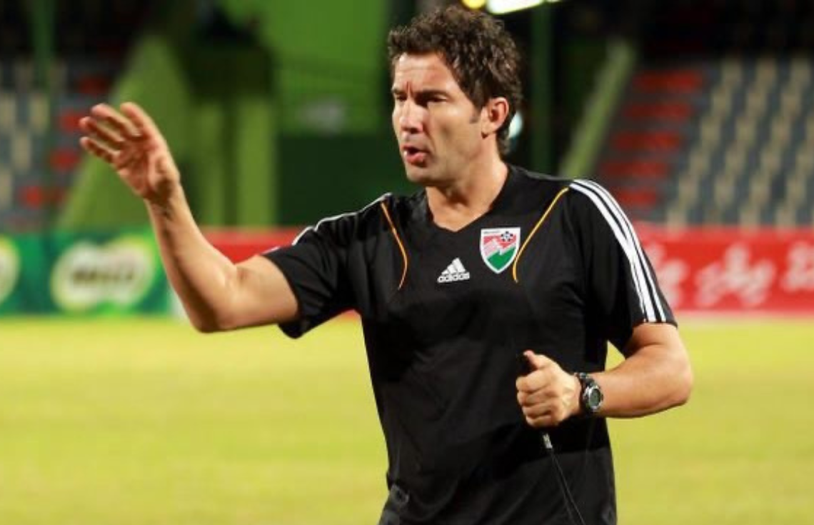 ޤައުމީ ފުޓުބޯޅަ ޓީމުގެ ކޯޗެއްގެ މަޤާމަށް އަނެއްކާ ވެސް އުރުބާނީ ހަމަޖައްސައިފި