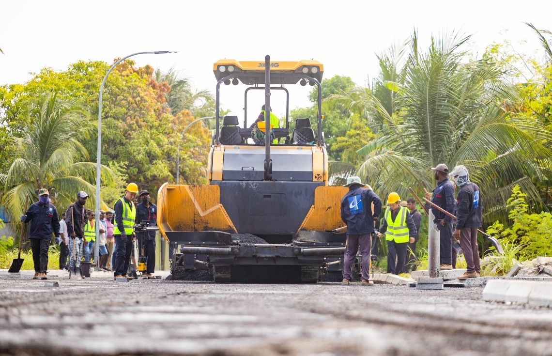 އދ. މާމިގިލީ މަގުތަކުގައި ތާރު އެޅުމުގެ ޢަމަލީ މަސައްކަތް ފަށައިފި