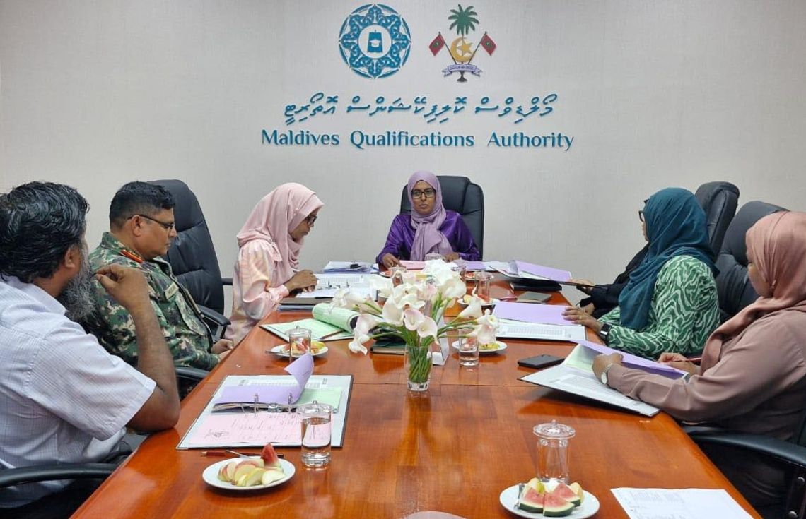 ޤަވާއިދާ ޚިލާފަށް ކޯސްތަކެއް ހިންގި މައްސަލައިގައި އެމްކިއުއޭ އިން އެވިޑް ކޮލެޖަށް ފިޔަވަޅު އަޅައިފި