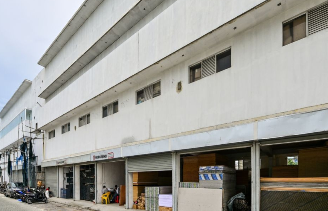 ފުޓުބޯޅަ އެރީނާ އެޅުމަށް ދޫކުރި ސަރަޙައްދުގައި ހުރި އާންމުންގެ އުޅަނދުތައް ނެގުމަށް އެފްއޭއެމްއިން އަންގައިފި