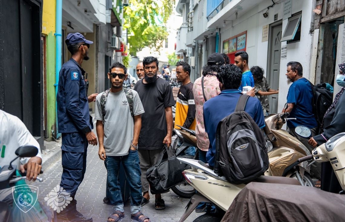 މާލޭގައި ހިންގަމުންދިޔަ 5 ވިޔަފާރިއެއް ބަލައިފާސްކޮށް، 8 ބިދޭސީއަކު އިމިގްރޭޝަންގެ ބެލުމުގެ ދަށަށް