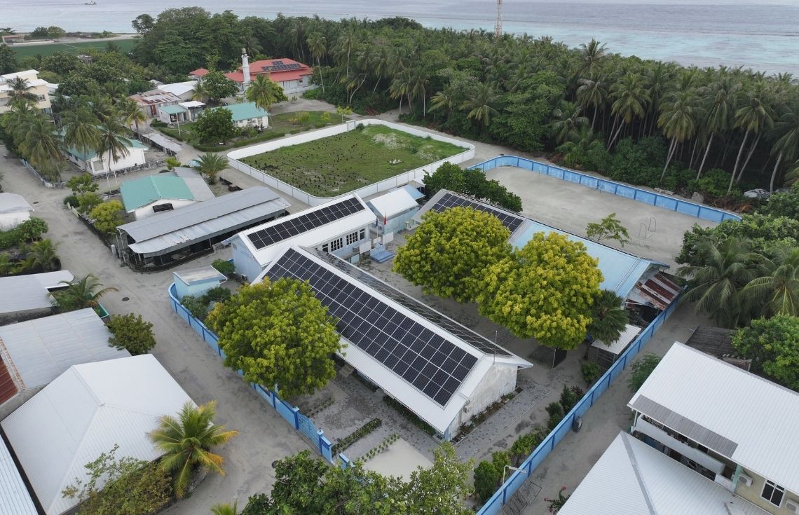 ބ. ދޮންފަނުގައި ސޯލާ-ޑީސަލް ހައިބްރިޑް ނިޒާމެއް ޤާއިމުކުރުމުގެ މަސައްކަތް ފަށައިފި