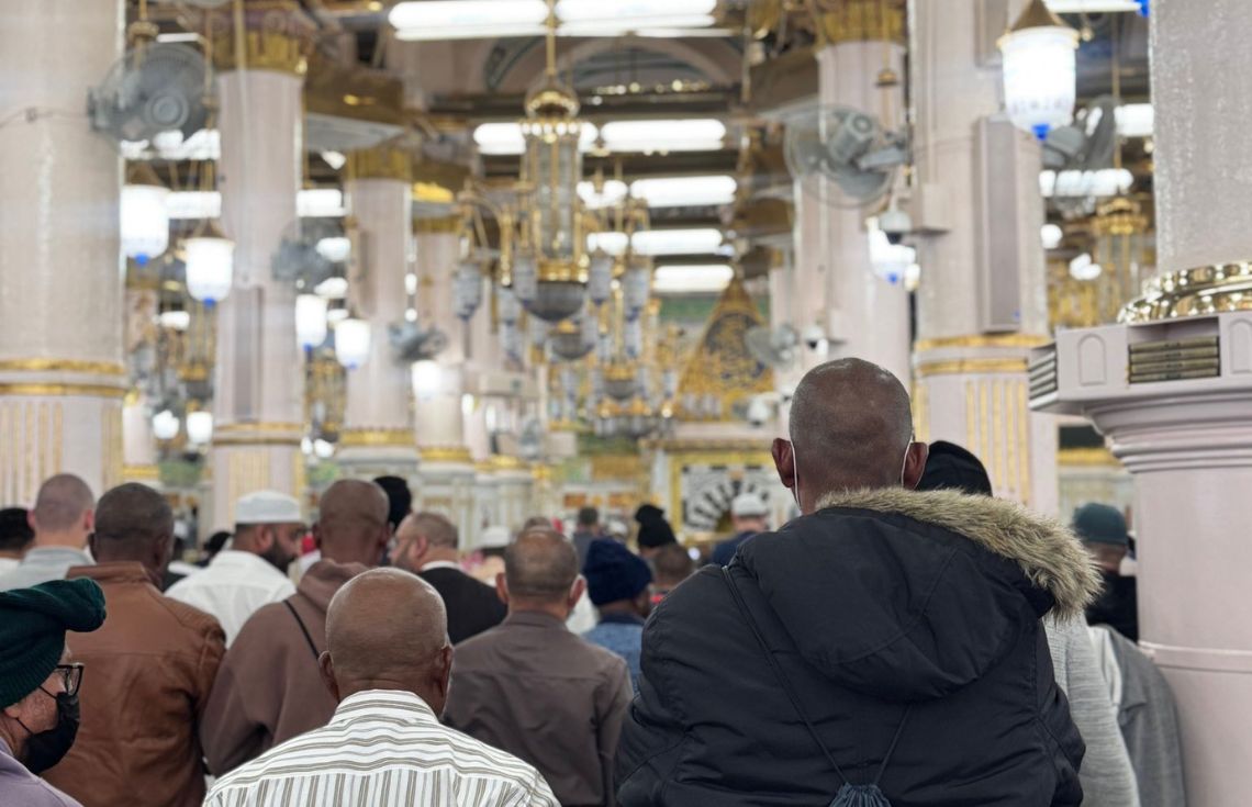 ޢުމްރާގެ އަޅުކަމުގައި ހުއްޓާ ޙާލު ދެރަވި ދިވެހި އަންހެނަކު ރާއްޖެ ގެނެސް ފަރުވާދޭން ފަށައިފި