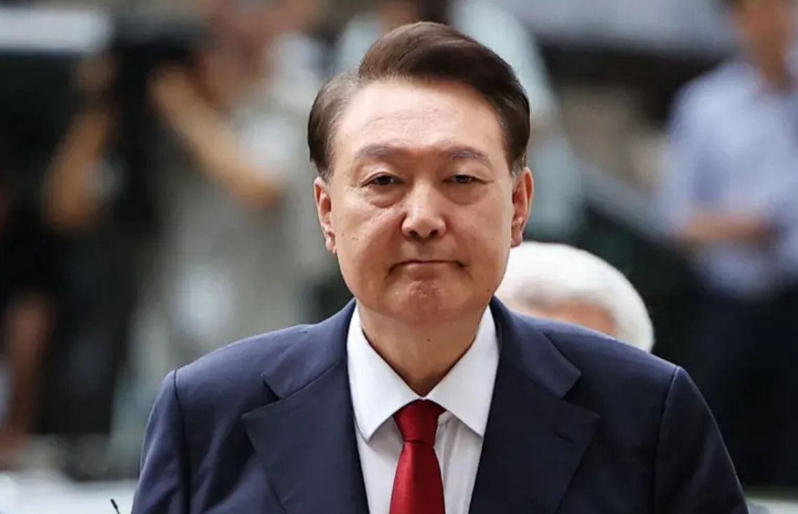 ބަޣާވާތުގެ ތުހުމަތުގައި ދެކުނު ކޮރެއާގެ ކުރީގެ ރައީސް ޔޫން ސުކް ޔޯލްއަށް މަރުގެ އަދަބު ދޭން އެދިއްޖެ