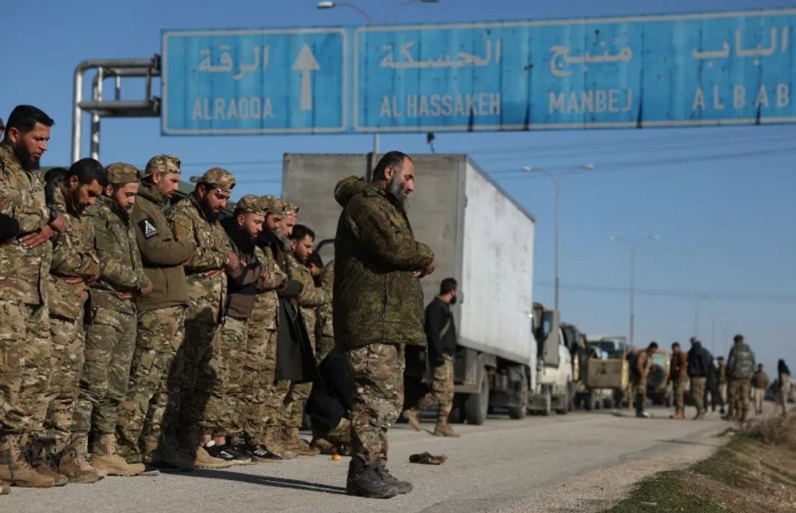 ޙަލަބްގެ އިރުމަތީގައި އާ ކުރިމަތިލުންތަކެއް ފެށިދާނެތީ އާންމުން އެ ސަރަހައްދު ދޫކޮށް ދިއުމަށް ސޫރިޔާ ސިފައިން އަންގައިފި