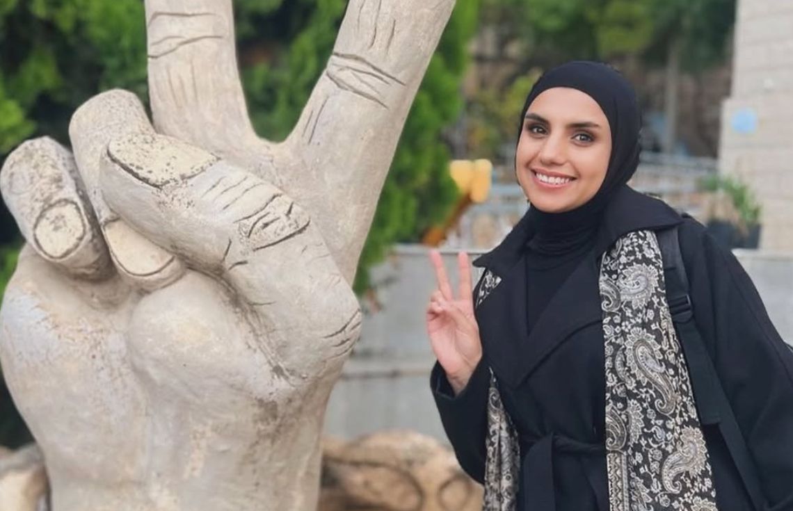 ބަލައި ފާސްކުރި އިރު ފިރިހެން ފުލުހުން ގެނެސް ބަލާފާސްކުރާނެ ކަމުގެ އިންޒާރުދިން: ފަލަސްތީިނުގެ އަންހެން ގައިދީއެއް