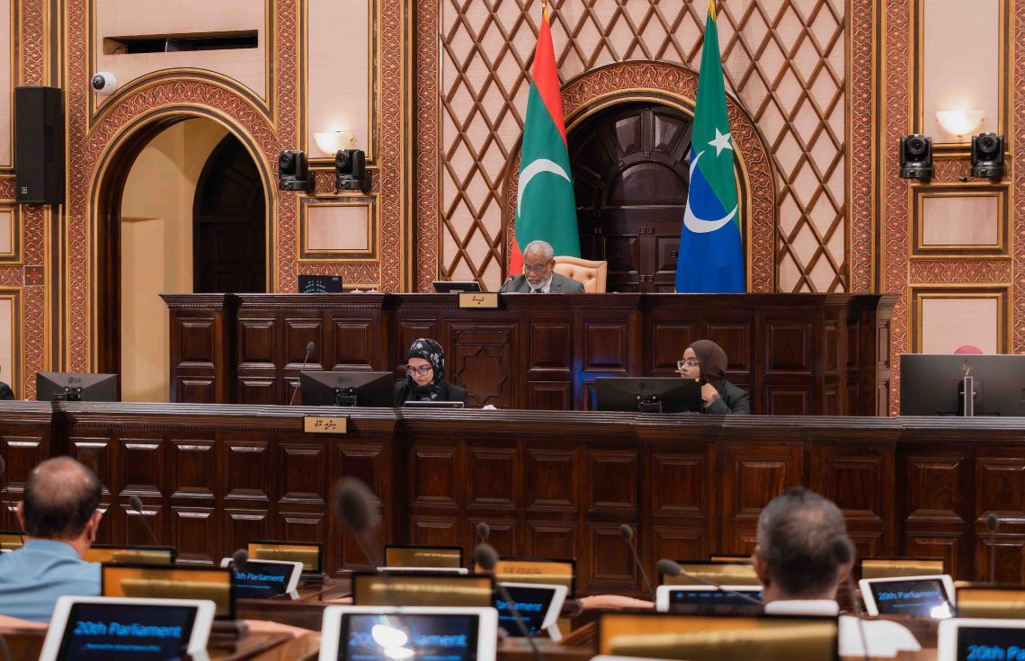 ރާއްޖޭގެ މަތީ ތައުލީމުގެ ފެންވަރު ހިފެހެއްޓުމަށާއި، ދިވެހި ސަނަދުތަކަށް އޮތް އިތުބާރު ދެމެހެއްޓުމަށްޓަކައި މަޖިލީހަށް މައްސަލައެއް ހުށަހަޅައިފި