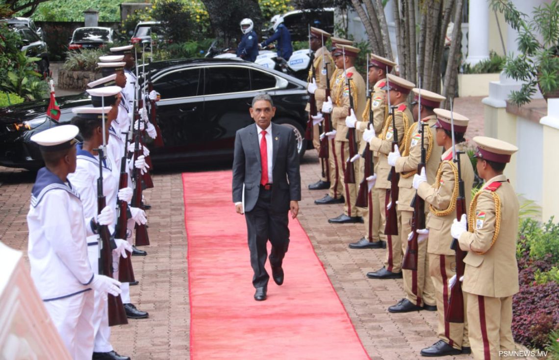 ސީޝެލްސްއަށް ކަނޑައެޅުއްވި ސަފީރުގެ ފަތްކޮޅު އަރުވައިފި