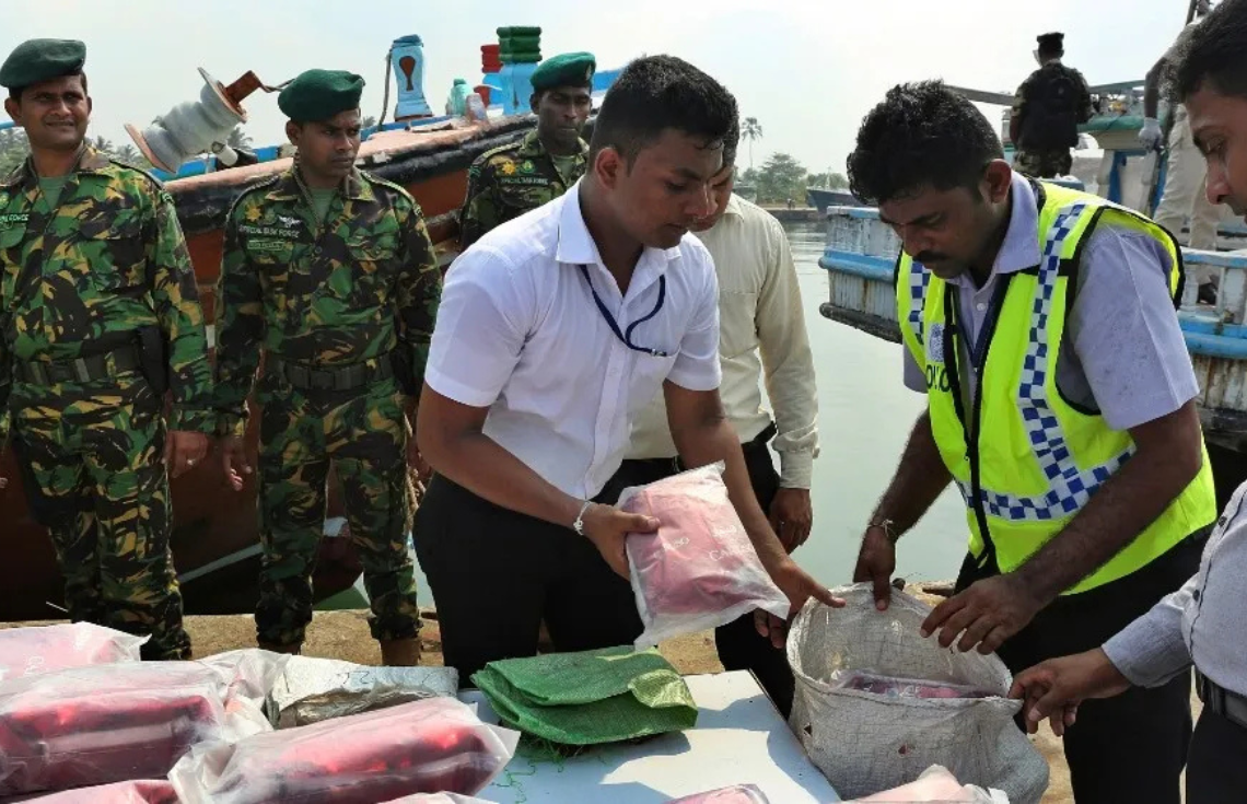 ލަންކާގައި ކުރިޔަށްގެންދިޔަ ބޮޑު އޮޕަރޭޝަންގައި 4000 ކިލޯއަށް ވުރެ ގިނަ މަސްތުވާ ތަކެތި ހޯދައިފި