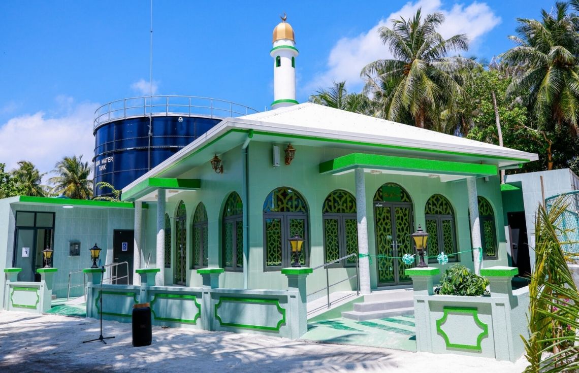 އދ. އޮމަދޫގައި އަލަށް ތަރައްޤީކުރި "މަސްޖިދުއްރަޙުމާ" ރަސްމީކޮށް ހުޅުވައިފި