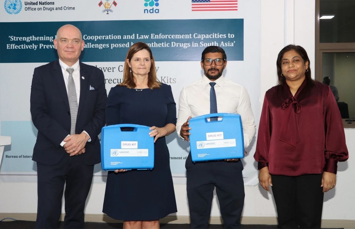 ޔޫއެންއޯޑީސީގެ ފަރާތުން އެންޑީއޭއަށް ޑްރަގް ޓެސްޓް ކިޓްތަކެއް ހަދިޔާކޮށްފި