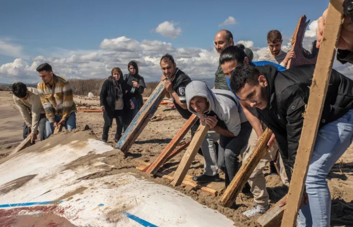 އިޓަލީގައި 2023 ހިނގި ހިތާމަވެރި ހާދިސާއާ ގުޅިގެން ފުލުހުންނާއި ކޯސްޓްގާޑުގެ ޝަރީއަތް ފަށައިފި