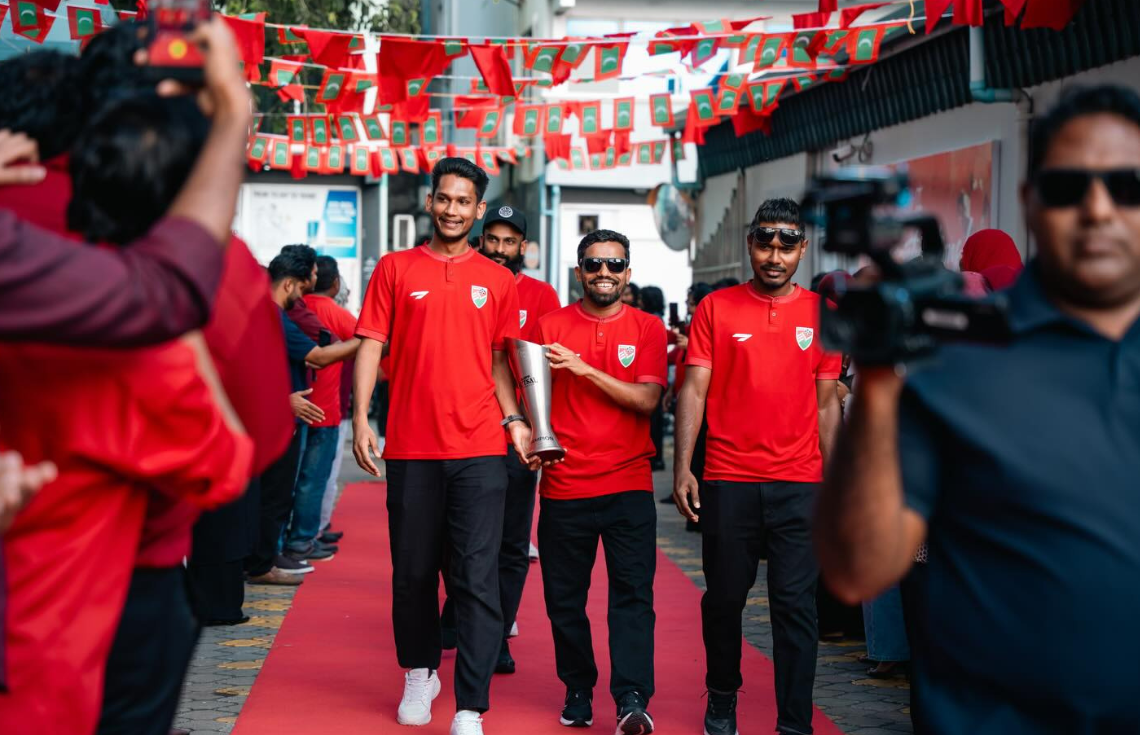 ޤައުމީ ފުޓްސަލް ޓީމަށް އެސްޓީއޯއިން އެއް ލައްކަ ރުފިޔާގެ ގިފްޓް ވައުޗަރއެއް