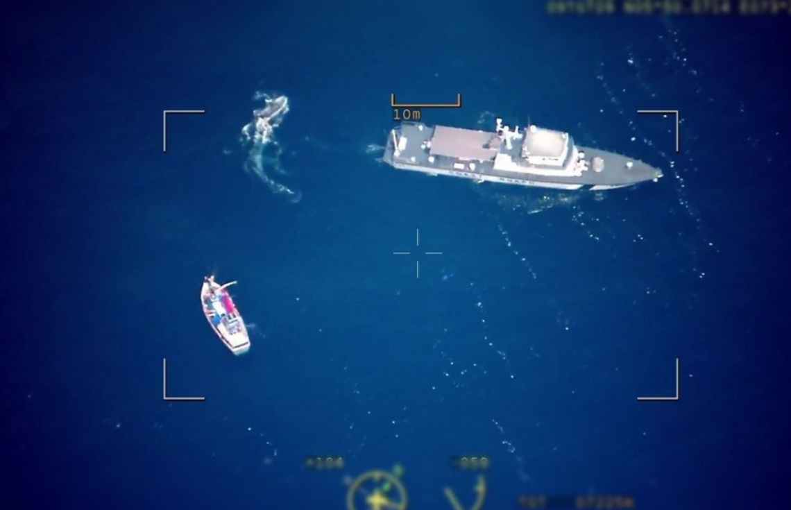 ރާއްޖޭގެ އިގުތިސާދީ ސަރަހައްދުން ގަވާއިދާ ހިލާފަށް އުޅުނު ލަންކާގެ ދެ މަސްބޯޓު ކޯސްޓްގާޑުގެ ބެލުމުގެ ދަށަށް ގެނެސްފި