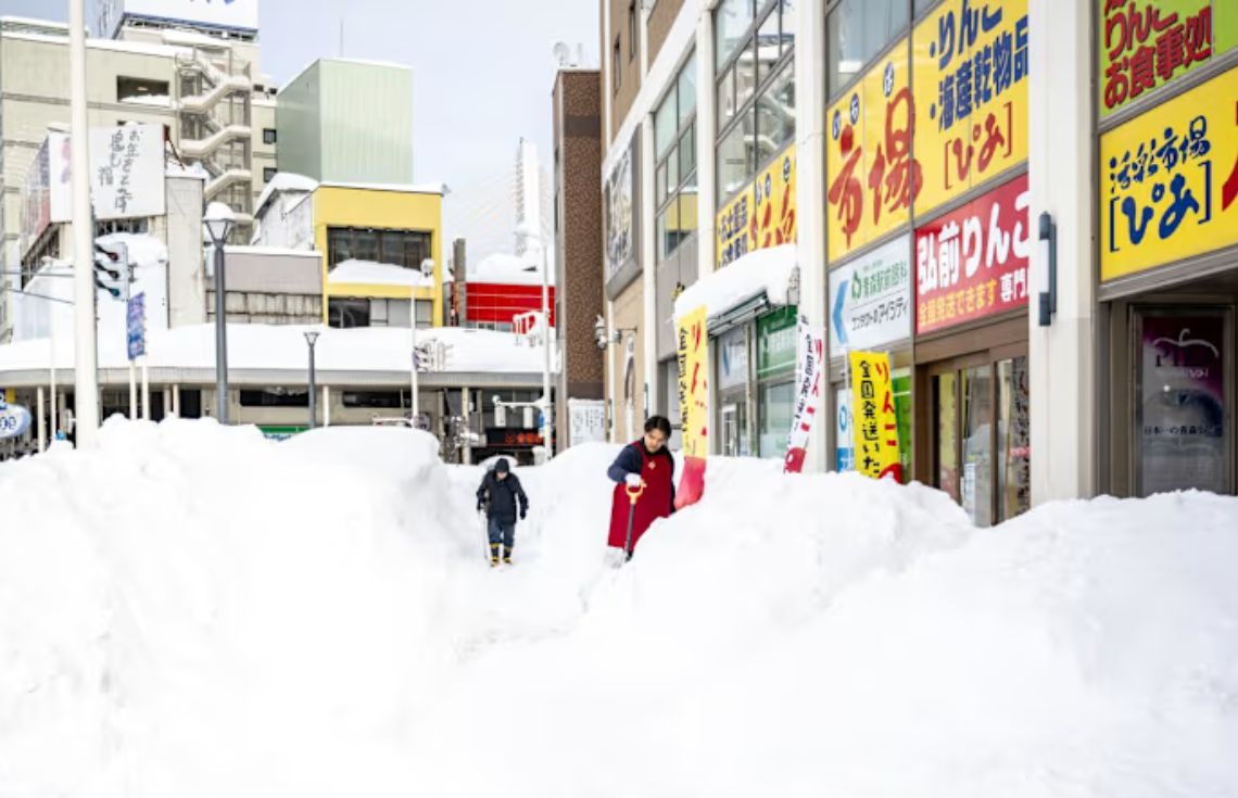 ޖަޕާނަށް ބޯކޮށް ސްނޯ ފޭބުމުގެ ސަބަބުން 30 މީހުން މަރުވެއްޖެ