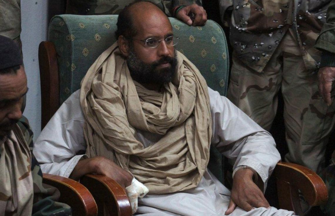 ލީބިޔާގެ ކުރީގެ ލީޑަރު މުއައްމަރުލް ގައްޒާފީގެ ދަރިކަލުން ސައިފުލް އިސްލާމް އަވަހާރަކޮށްލައިފި