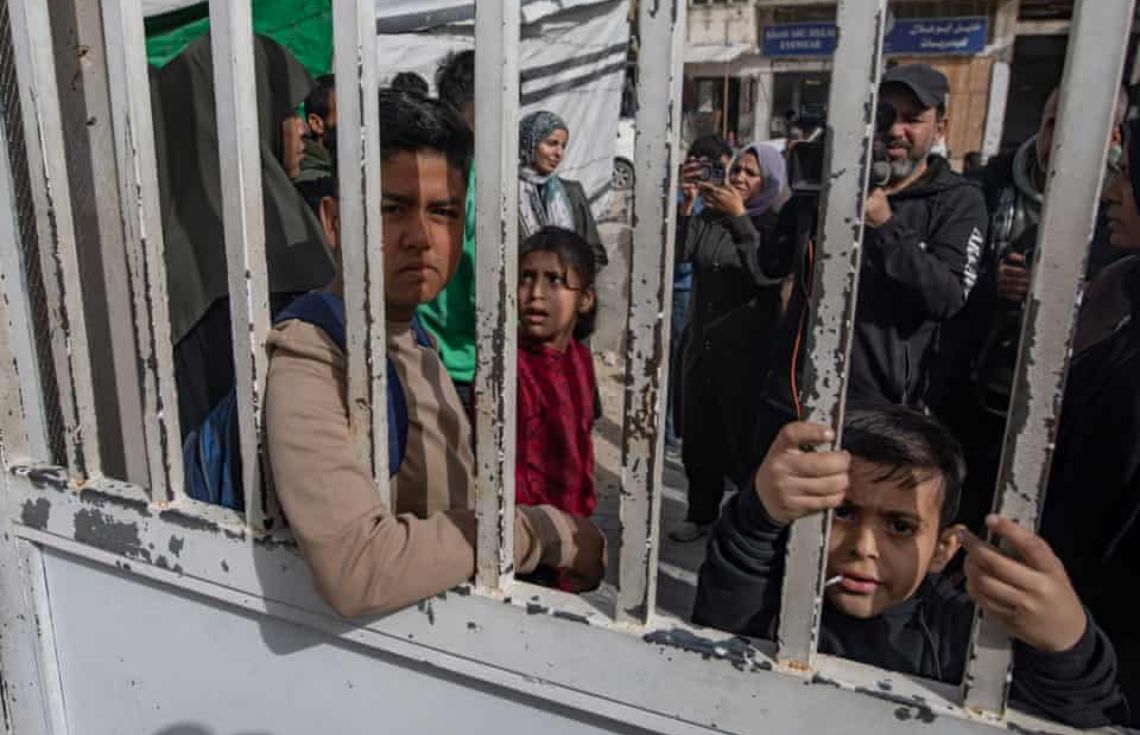 ރަފާ ބޯޑަރު ހުރަސްކޮށް ޣައްޒާގެ ބަލިމީހުން ބޭރަށް ފޮނުވުން އިޒްރާއީލުން ހުއްޓުވައިފި، މީގެ ސަބަބުން ބަލިމީހުންގެ ފުރާނައަށް ވަނީ ނުރައްކާވެފައި