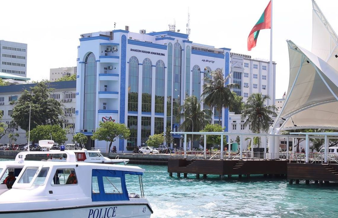 މާލެ ސަރަޙައްދުގައި ދެލޯންޗެއް ޖެހި އެކްސިޑެންޓެއް ވެއްޖެ