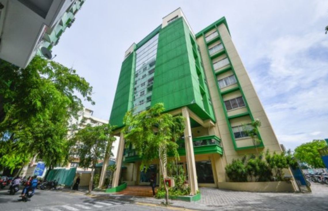 ޕްރޮކިއުމަންޓް ގަވާއިދަށް ގެނައި އާ އިސްލާހުތަކާއެކު، ދައުލަތުގެ ގިނަ މަޝްރޫއުތަކެއް ކުދި ވިޔަފާރިތަކަށް ހުޅުވާލައިފި