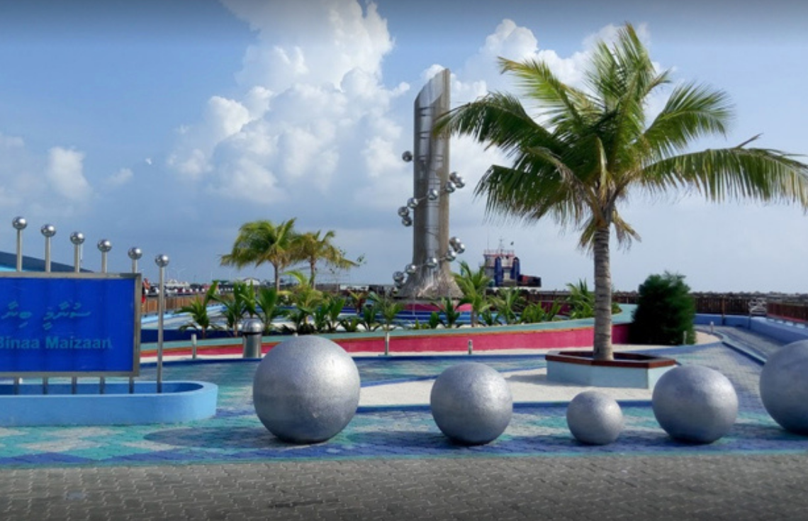 ސުނާމީ ބިނާ މައިޒާން ތަރައްޤީ ކުރުމުގެ މަސައްކަތަށް އެ ސަރަޙައްދުގައި ހުރި ވެހިކަލްތައް ނަގަން އަންގައިފި