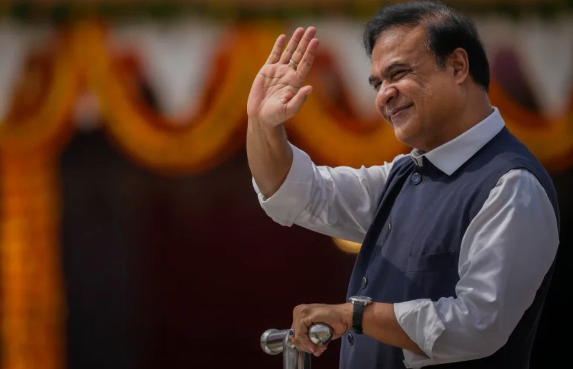 އޭއައި ބޭނުންކޮށްގެން އާސާމްގެ ޗީފް މިނިސްޓަރު މުސްލިމުންތަކެއްގެ ގަޔަށް ބަޑިޖަހާ މަންޒަރު ދައްކުވައިދޭ ވީޑިއޯއަކާ ގުޅިގެން ހަމަނުޖެހުންތަކެއް އުފެދިއްޖެ