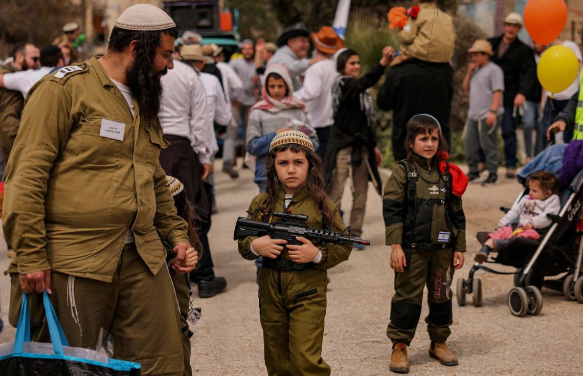 އިޒްރާއީލުގެ ތަމްރީނު މަރުކަޒުތަކާއި ސްކޫލްތަކުން ކުޑަކުދިން ހަނގުރާމައަށް ތައްޔާރުކުރަނީ