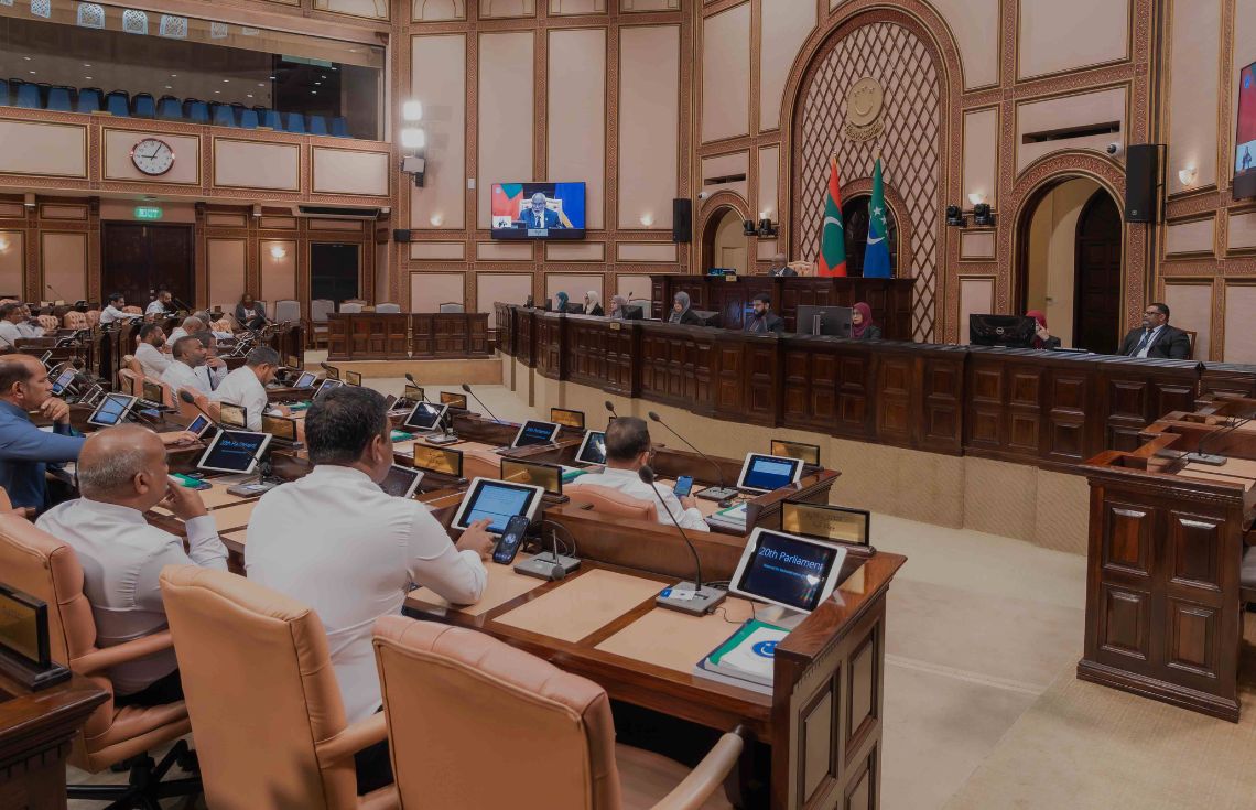 16 އަހަރުން ދަށުގެ ކުދިންނަށް ސޯޝަލް މީޑިއާ މަނާކުރުމަށް އެދި މަޖިލީހަށް ޕެޓިޝަނެއް ހުށައަޅައިފި