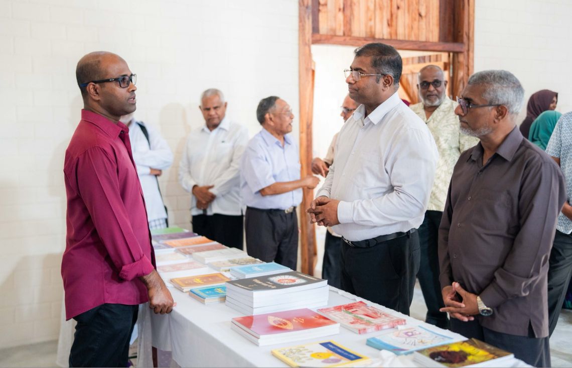 އައްޑޫ ސިޓީގައި ފޮތް މައުރަޒެއް ފަށައި "ބަސްފިލާ" ނެރެދެއްވައިފި