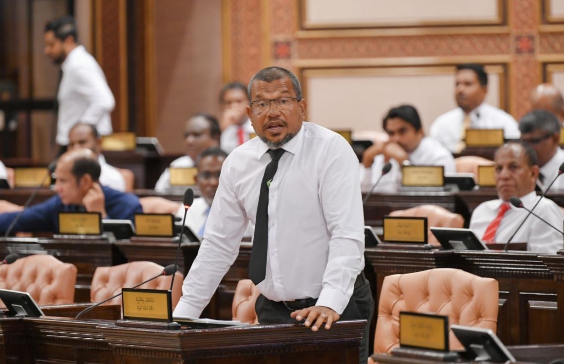 ޕެންޝަން ފަންޑުގައި ހުރި ރައްޔިތުންގެ ފައިސާގެ ތެރެއިން 2.4 ބިލިއަން ރުފިޔާގެ ބޮންޑާއި ގުޅޭގޮތުން މަޖިލީހަށް ޤަރާރެއް