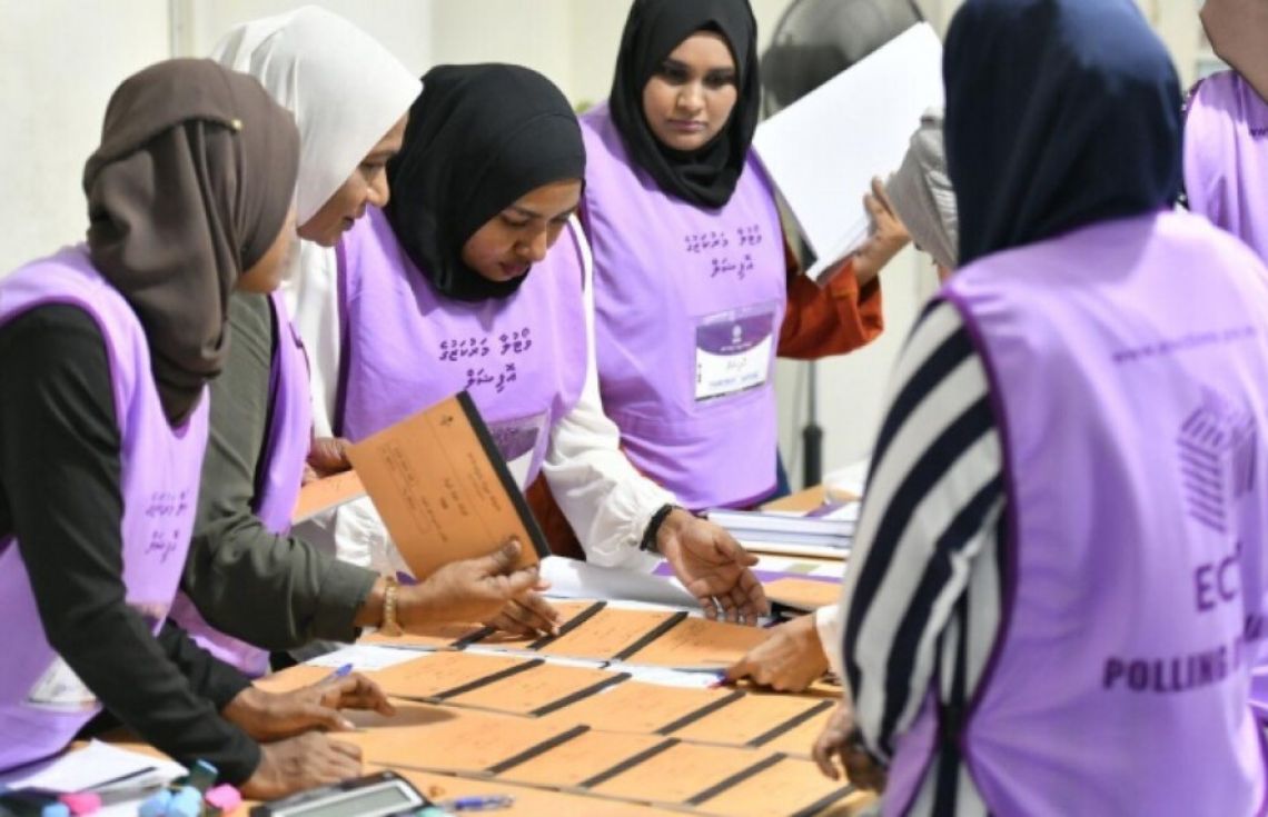 ދެ އިންތިޚާބު އެއްކޮށްލުމަށް ބާއްވާ ޚިޔާލުހޯދުމުގެ ވޯޓަށް ރީ-ރަޖިސްޓްރީވާން ހުޅުވާލައިފި