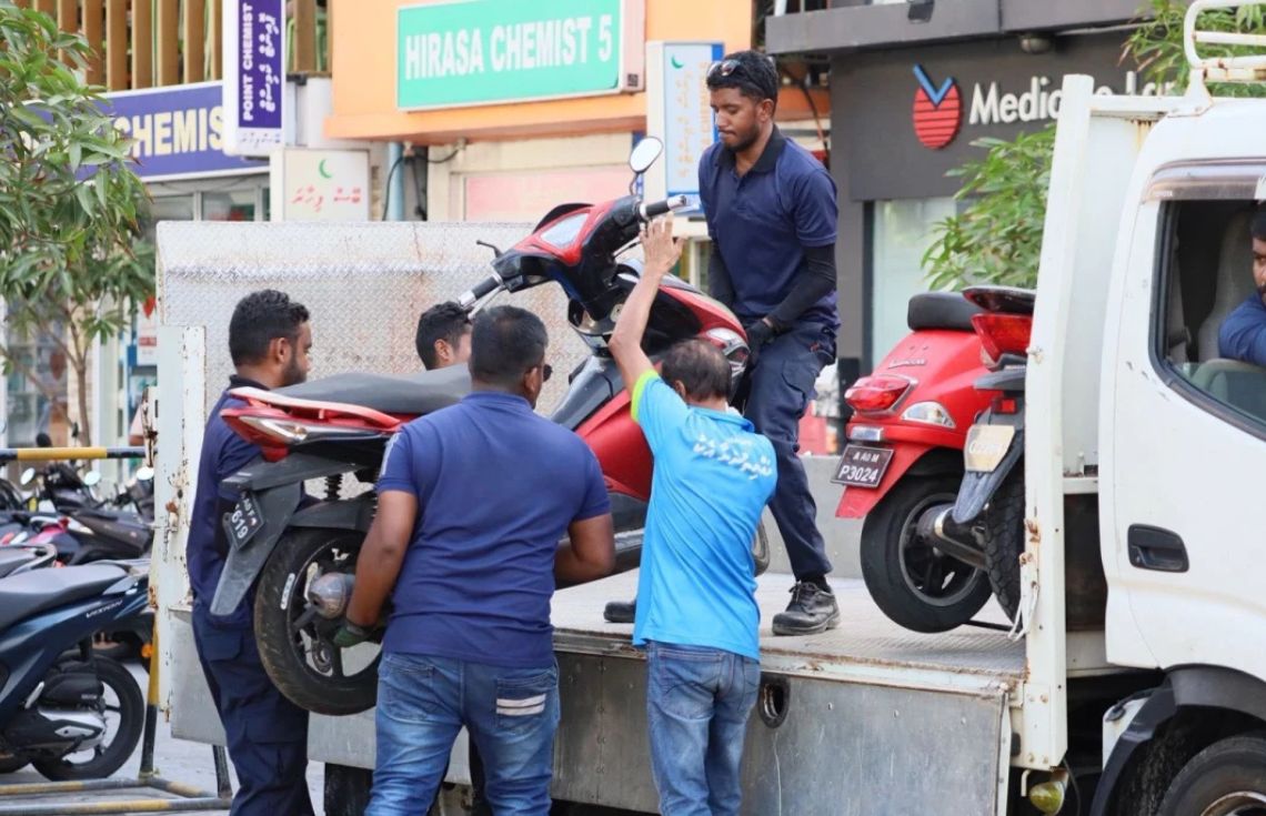 މާލޭގެ މަގުތަކުގައި ގަވާއިދާ ހިލާފަށް ހުރި އުޅަނދުތައް ހޯމަ ދުވަހުން ފެށިގެން ޓޯކުރަން ނިންމައިފި