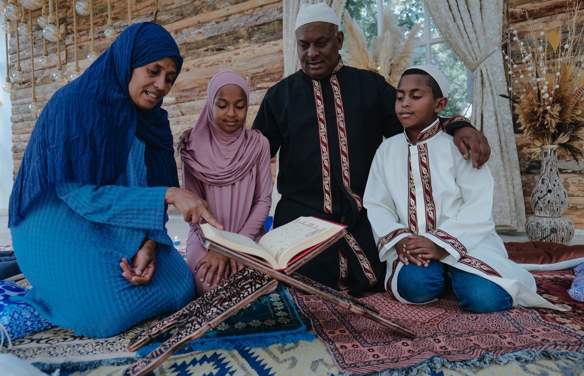 ސޫރަތުލް ލުޤުމާން: އާއިލީ އަމާންކަމާއި ހިތްތަކުގެ މަޑުމޮޅިކަން