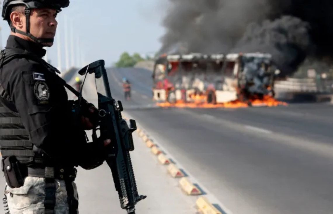 މެކްސިކޯގެ ނުރައްކާތެރި ޑްރަގް ކާޓެލްގެ ލީޑަރު 'އެލް މެންޗޯ' މަރާލުމާ ގުޅިގެން އެ ގައުމުގައި ބޮޑެތި ހަމަނުޖެހުންތަކެއް ހިންގައިފި