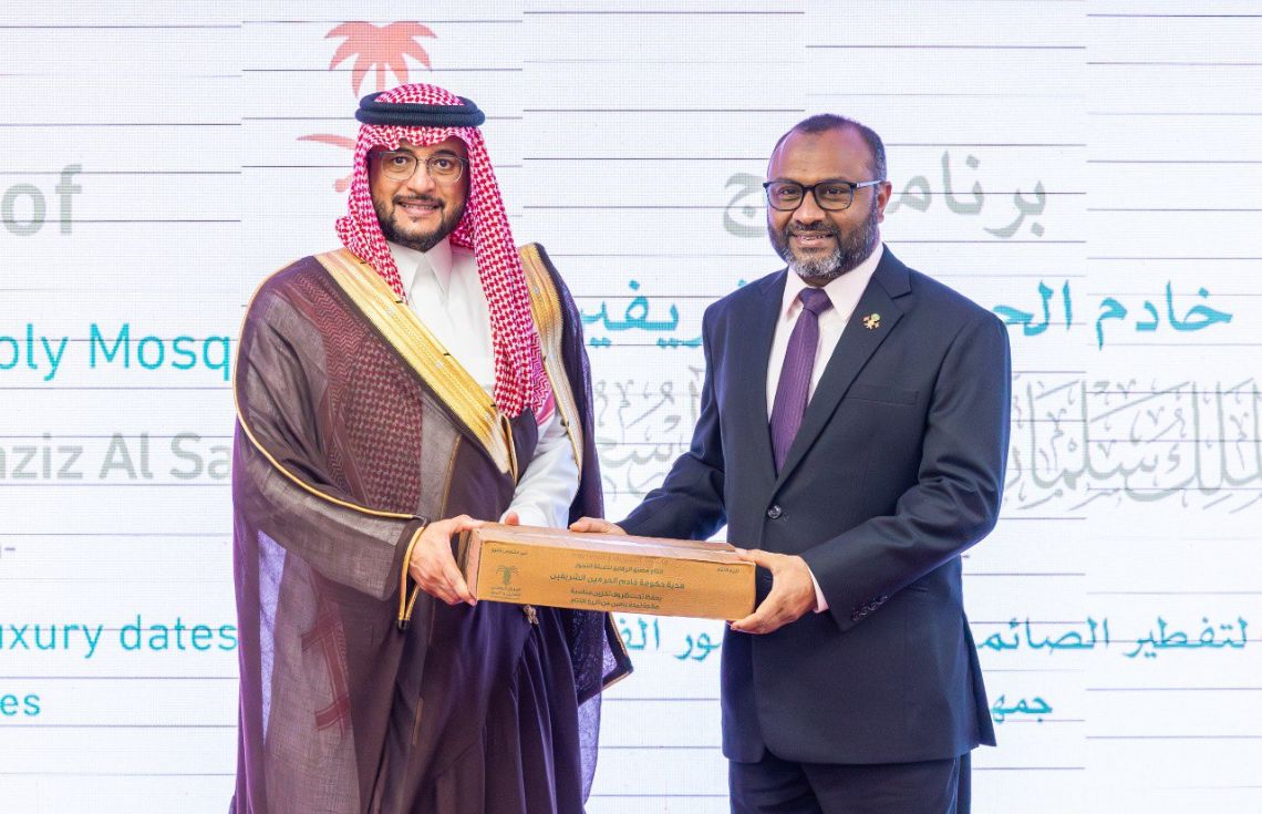 ސަޢުދީ ޢަރަބިއްޔާއިން އިސްލާމީ ކަންތައްތަކާ ބެހޭ ވުޒާރާއަށް 15 ޓަނުގެ ކަދުރު ހަދިޔާކޮށްފި