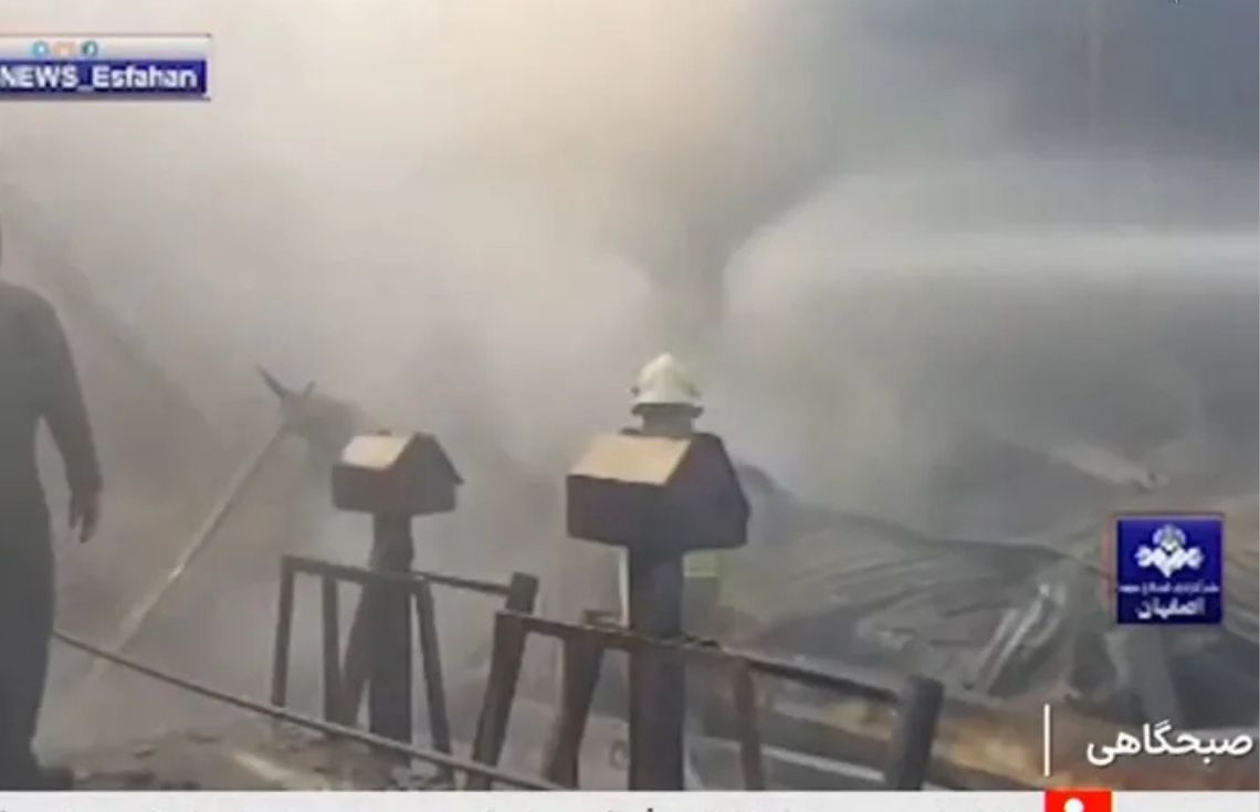 އީރާނުގެ މާރުކޭޓަކަށް އަސްކަރީ ހެލިކޮޕްޓަރެއް ވެއްޓި ހަތަރު މީހުން މަރުވެއްޖެ