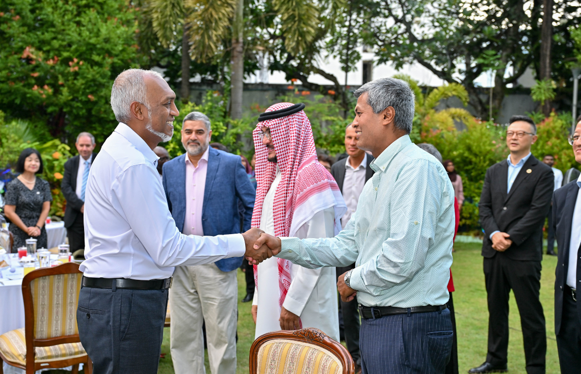 ބޭރުގެ ޑިޕްލޮމެޓުންނަށް ރައީސުލްޖުމްހޫރިއްޔާގެ ދެކަނބަލުން ރޯދަވީއްލުމެއް ދެއްވައިފި