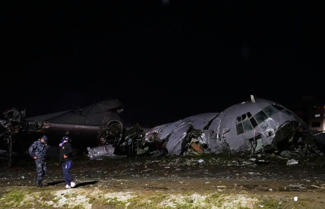 ސެންޓްރަލް ބޭންކަށް ބޭނުންވާ ފައިސާ އުފުލި ބޮލީވިއާގެ އަސްކަރީ ބޯޓެއް ވެއްޓި 15 މީހުން މަރުވެއްޖެ