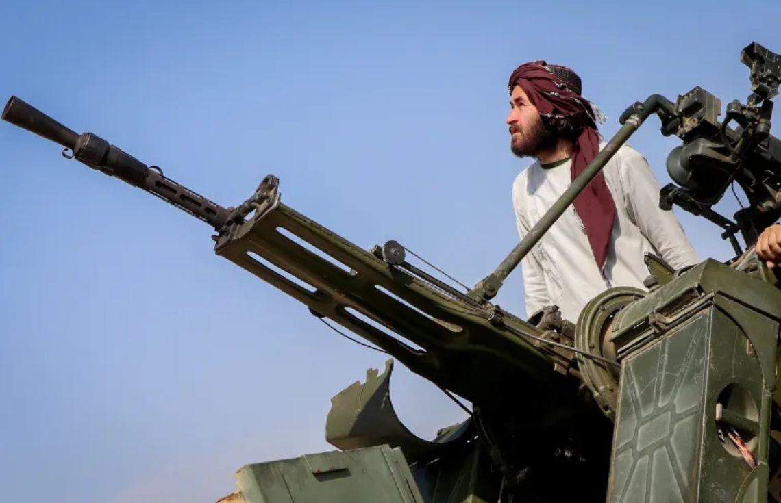 ޕާކިސްތާނުން އަފްޣާނިސްތާނުގެ ބޮޑެތި ސިޓީތަކަށް ބޮން އެޅުމާ ގުޅިގެން މަޝްވަރާ ކުރުމަށް ތާލިބާނުން ތައްޔާރުކަމަށް ބުނެފި