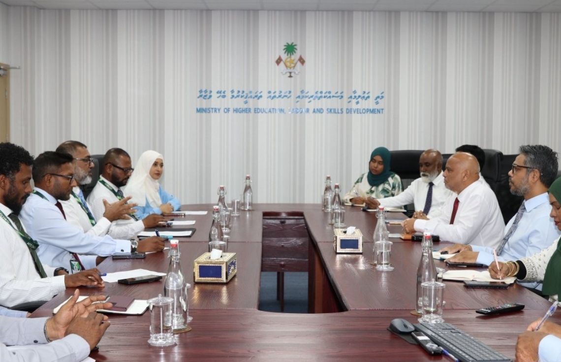 މެދުއިރުމަތީގެ ޤައުމުތަކުގައި ތިބި ދިވެހި ދަރިވަރުންގެ ޙާލަތު ގާތުން ބަލަމުންދާކަމަށް މަތީ ތަޢުލީމާ ބެހޭ ވުޒާރާއިން ވިދާޅުވެއްޖެ