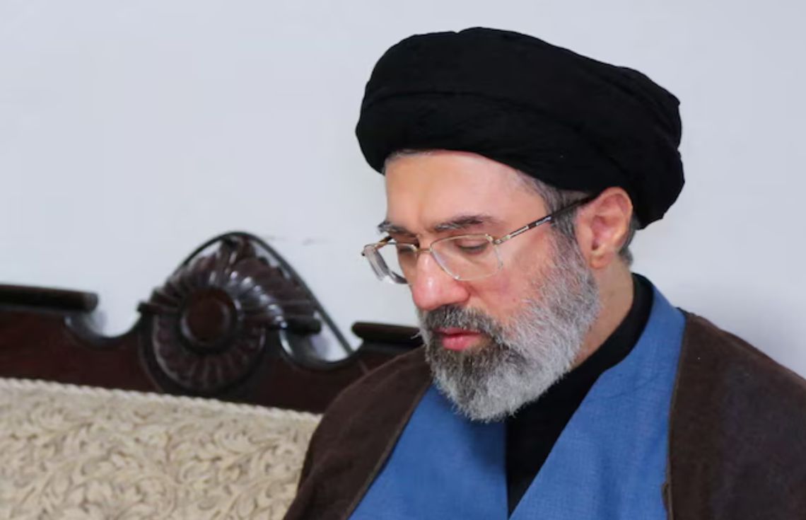 ސަރަޙައްދީ އެއްވެސް ޤައުމަކަށް ހަމަލާދިނުމުގެ ވިސްނުމެއް ނެތް، އަމާޒަކީ އެމެރިކާއިން އެ ޤައުމުތަކުގައި ގާއިމުކޮށްފައިވާ އަސްކަރީ މަރުކަޒުތައް: މުޖުތަބާ ހާމަނާއީ