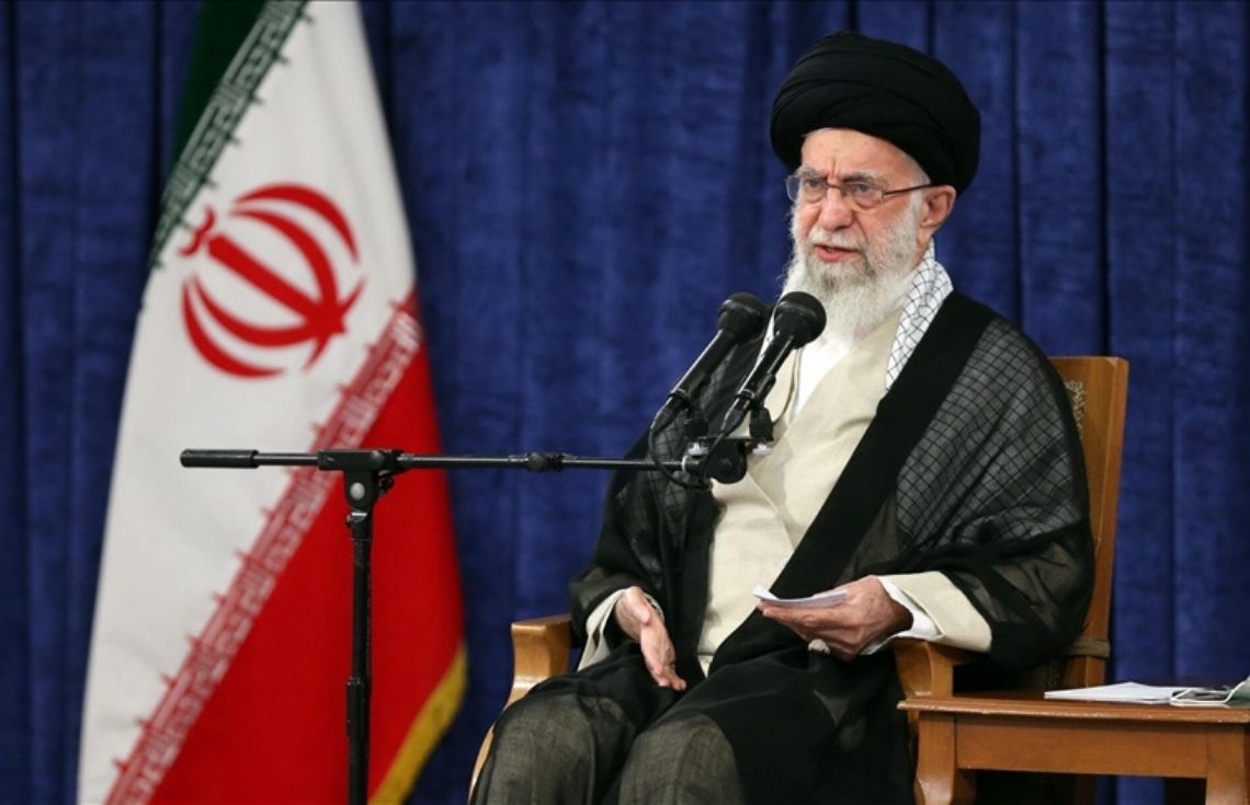 އާޔަތުﷲ ޢަލީ ޚާމަނާއީ: އިސްލާމީ އުންމަތުގެ ފަޚުރުވެރި، ސާބިތުކަން ދެއްކެވި ހިތްވަރުގަދަ ލީޑަރު!