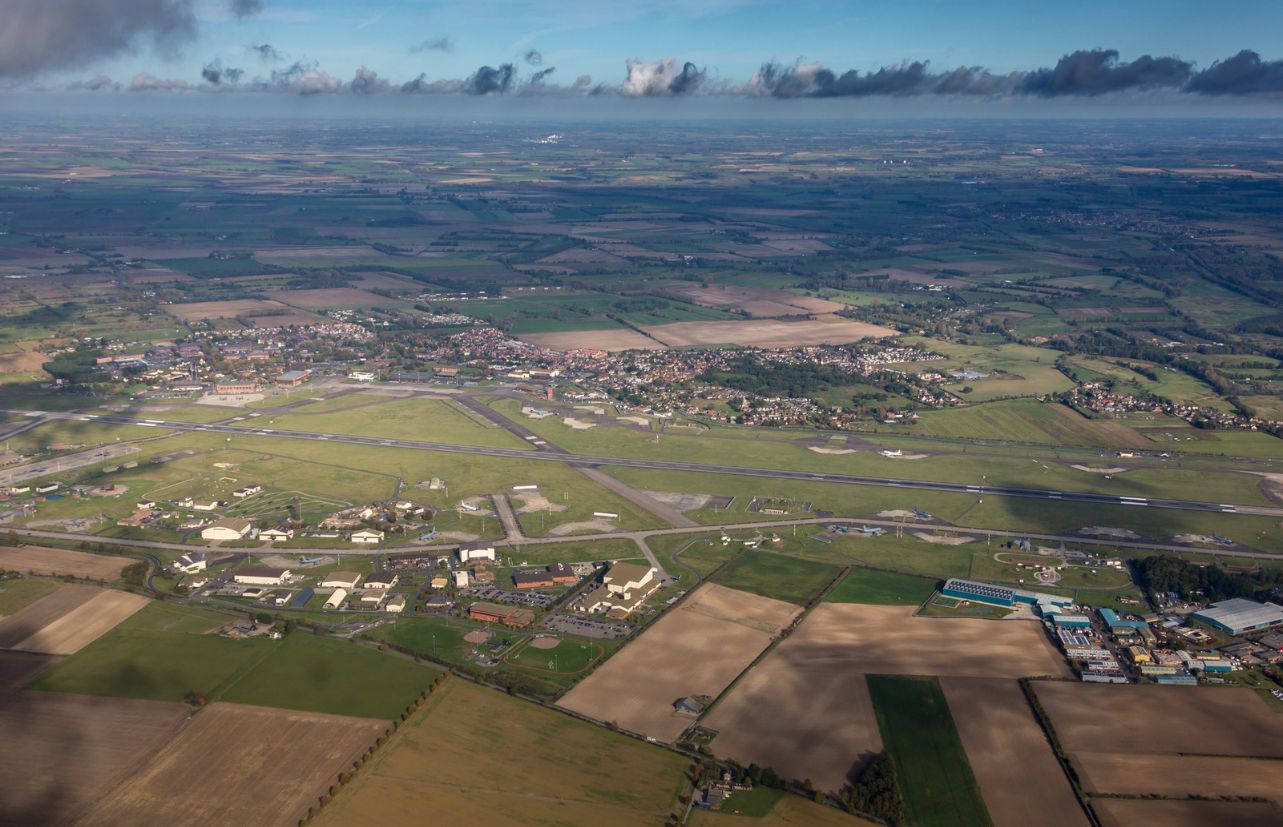 އިނގިރޭސިވިލާތުގެ އަސްކަރީ މަރުކަޒުތައް ބޭނުންކުރުމުގެ ހުއްދަ އެމެރިކާއަށް ދިނުމާއެކު ގާނޫނީ ބޮޑު މައްސަލަގަނޑެއްގެ ތެރެއަށް