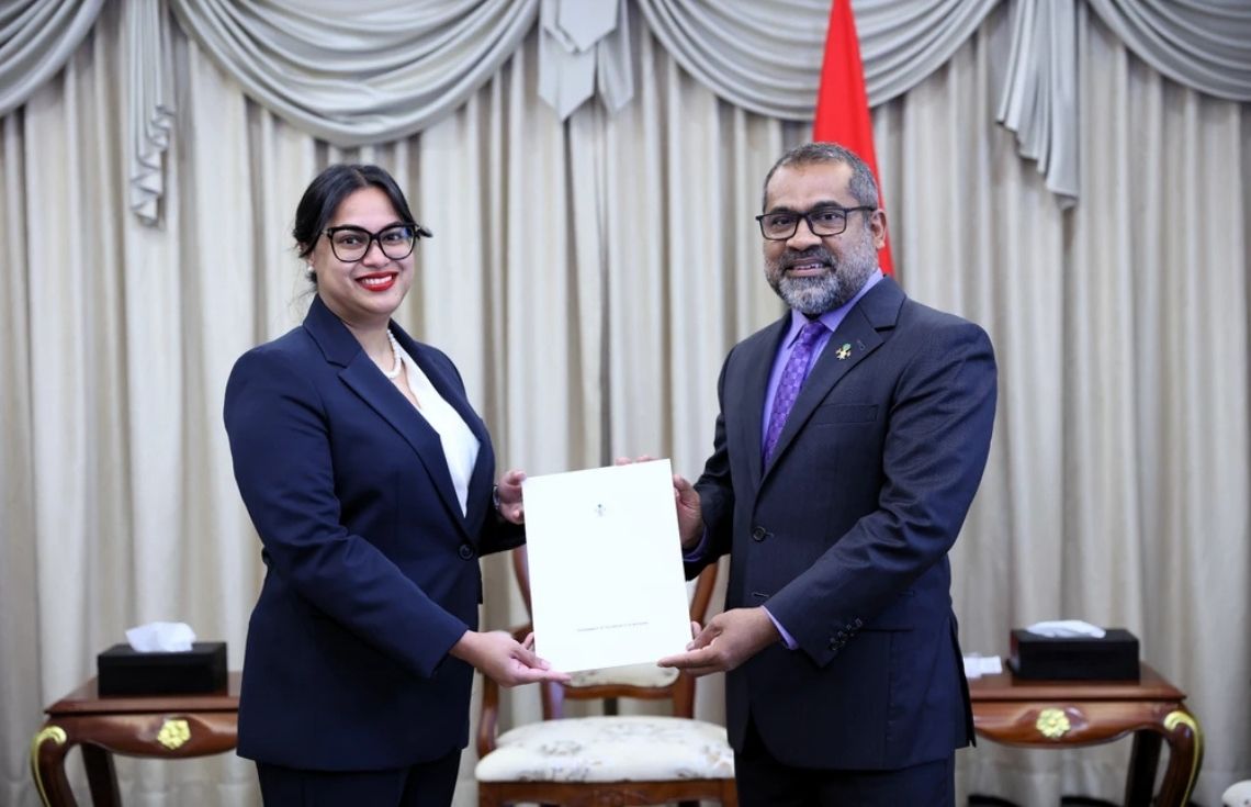 ފަރަންސޭސިވިލާތުން ދިވެހިރާއްޖެއަށް ކަނޑައަޅާފައި ހުންނަވާ އޮނޮރަރީ ކޮންސުލްއަށް ޚާރިޖީ ވަޒީރު އެގްޒެކުއަޓަރ އަރުވައިފި