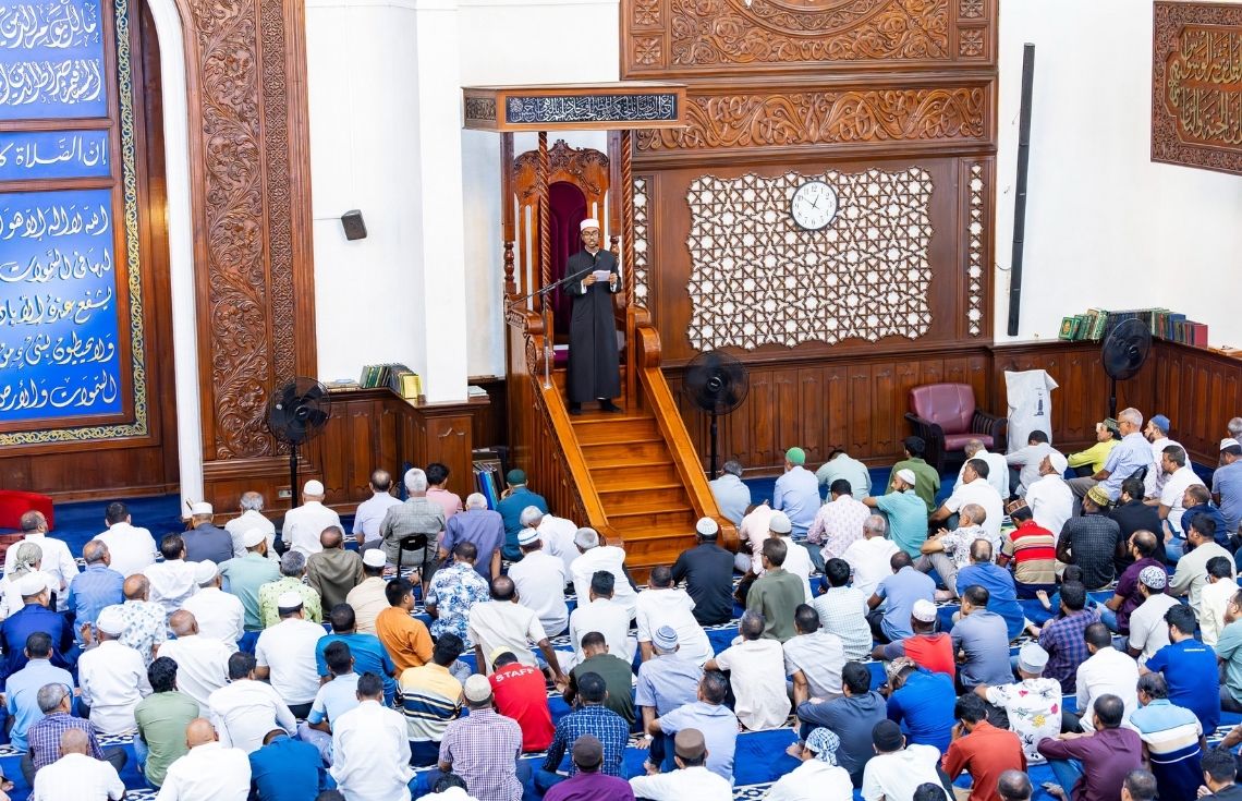 މާލެ ސަރަޙައްދުގެ ހުރިހާ މިސްކިތެއްގައި މިއަދު އިމާމުވެ ހުކުރު ނަމާދު ކުރެއްވީ ޒުވާން ޚަޠީބުން!