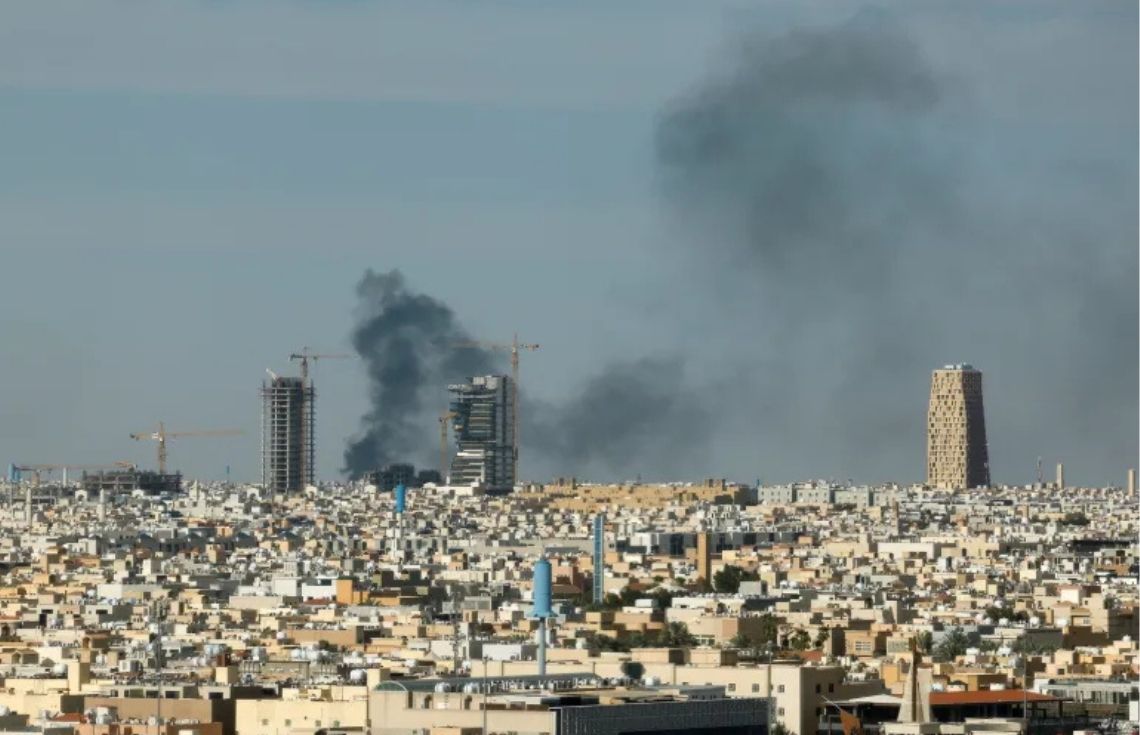 އީރާނުން ސައުދީ އާއި ޔޫއޭއީއަށް މިސައިލް ހަމަލާތަކެއް ދީފި. ގަތަރަށް ޑްރޯން ހަމަލާތަކެއް