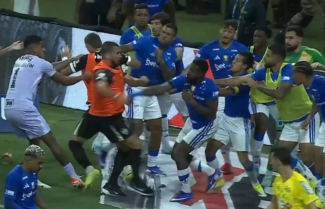 ބްރެޒިލްގައި ކުޅުނު ފައިނަލެއްގައި ހިނގި ހަމަނުޖެހުންތަކަކާ ގުޅިގެން 23 ރަތް ކާޑު ދައްކައިފި